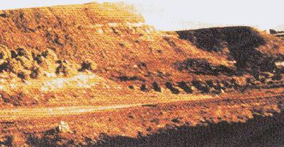 拉吉城的土墩 (59499 bytes)